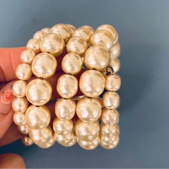 ✨Gorgeous Miriam Haskell Four-Strand Pearls Bracelet - Picture 2 of 4